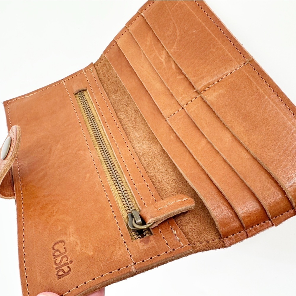 Casia Malva Leather Wallet - Picture 5 of 5